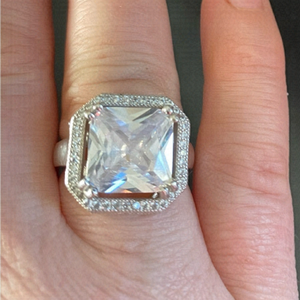 𝅺925 Stamped Sterling Silver Ring with Large Clear Cushion Cut Stone Size 6.5